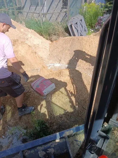 Przygotowanie materiału na podsypkę stabilizującą na dnie wykopu